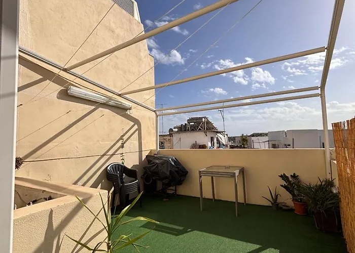 4 Person Spacious Airconditioned And Self Check Sliema