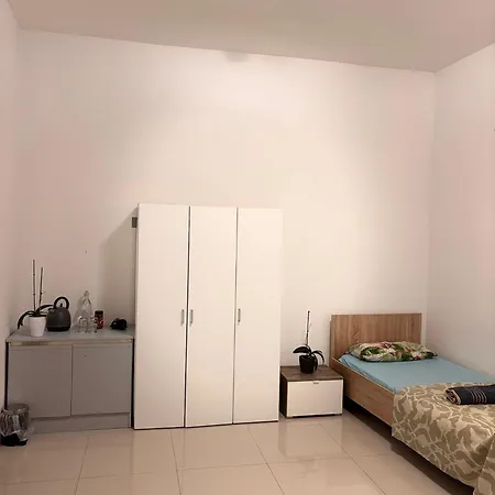 Privat bolig 4 Person Spacious Airconditioned And Self Check *