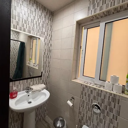 4 Person Spacious Airconditioned And Self Check *