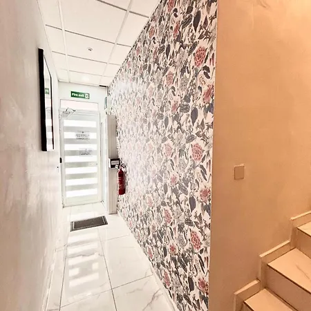 4 Person Spacious Airconditioned And Self Check Слима