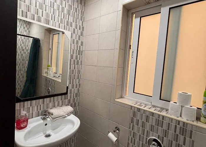 4 Person Spacious Airconditioned And Self Check *